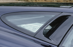 Jaguar XJ 220 (1992) - Fenster geben Einblick in die Technik