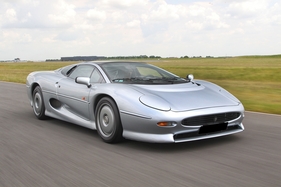 Jaguar XJ 220 (1992) - als Lot 212 angeboten an der Artcurial Le Mans Classic Versteigerung am 5. Juli 2014