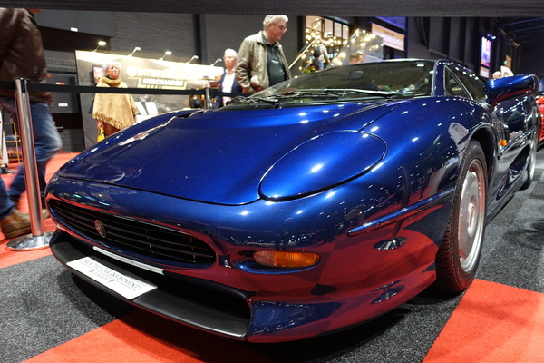 Jaguar XJ 220 (1992) – einer von zweien der Ausstellung wurde für 625'000 Euro angeboten – Classic Car Show Maastricht 2025