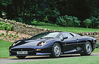 Jaguar XJ 220 (1992) - fast fünf Meter lang und über zwei Meter breit