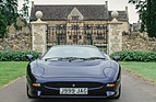 Bild: Jaguar XJ 220 (1992) - vor englischer Kulisse