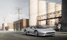 Jaguar XJ 220 (1993) - als Lot 101 an der RM/Sotheby's Versteigerung des Pinnacle Portfolios in Monterey am 13. - 15. August 2015