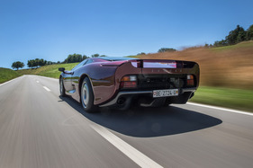 Jaguar XJ 220 (1993) - die Aussenhülle besteht aus Aluminiumblech