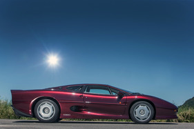 Jaguar XJ 220 (1993) - fast fünf Meter lang