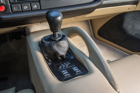 Jaguar XJ 220 (1993) - fünf Gänge mussten genügen