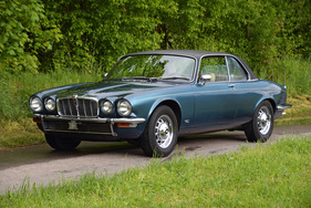 Jaguar XJ 5.3 Coupé (1977) - als Lot 10 an der Versteigerung der Oldtimer Galerie Toffen anlässlich der Dolder Classics am 11. Juni 2016