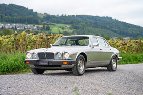 Jaguar XJ 6 4.2 Series III (1981) - als Lot 38 an der Versteigerung "Klassische Automobile & Motorräder" der Oldtimer Galerie in Toffen am 18. Oktober 2025