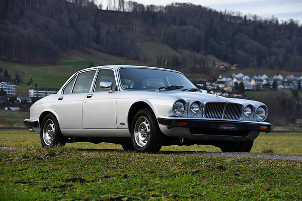 Bild: Jaguar XJ 6 4.2 Sovereign (1982) - Lot 182 an der Versteigerung der Oldtimer Galerie Toffen am 23. März 2024