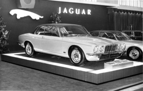 Jaguar XJ-C - sowhl mit 4,2 als auch 5,3 Liter Hubraum erhältlich, ersetzt den früheren Jaguar E-Type 2+2 - am Genfer Automobilsalon 1974