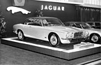 Jaguar XJ-C - sowhl mit 4,2 als auch 5,3 Liter Hubraum erhältlich, ersetzt den früheren Jaguar E-Type 2+2 - am Genfer Automobilsalon 1974