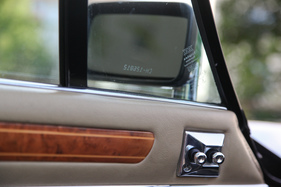 Jaguar XJ-S H.E. (1986) - Aussenspiegel-Verstellung über zwei verchromte Joysticks (1986)