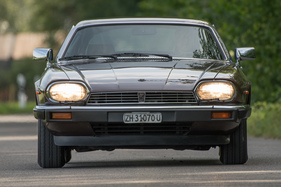 Jaguar XJ-S H.E. (1986) - wirkt wegen der geringen Bauhöhe besonders breit, 179 cm sind aber eigentlich nicht so viel (1986)