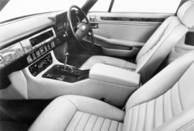Jaguar XJ-S HE (1983) – Überarbeitetes V12-Interieur mit Nussholzeinlagen statt Ulme wie beim Sechszylinder (1983)