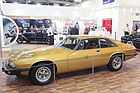 Jaguar XJ-S V12 Coupé (1975) - stand in dieser goldfarbenen Lackierung auf dem Jaguar-Stand der London Motor Show im Jahr 1975 - Techno Classica 2015