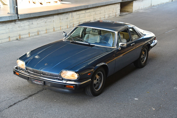 Jaguar XJ-S V12 H.E. (1983) - als Lot 176 angeboten an der Versteigerung der Oldtimer Galerie in Toffen am 26. März 2022