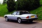 Jaguar XJ-SC HE Cabriolet (1985) – Nur im ersten Jahr trug das Zwölfzylinder-Cabrio den Zusatz "H.E." am Heck. Ab 1986 stand dort "V12"
