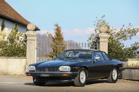 Jaguar XJ-SC V-12 Cabriolet (1985) – Der feine Unterschied: Sechszylindermodelle erkennt man an einem stärker ausgeprägten Buckel auf der Motorhaube Jaguar XJ-SC V-12 Cabriolet (1985) – Der feine Unterschied: Sechszylindermodelle erkennt man an einem stärker ausgeprägten Buckel auf der Motorhaube