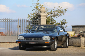 Jaguar XJ-SC V-12 Cabriolet (1985) – Der feine Unterschied: Sechszylindermodelle erkennt man an einem stärker ausgeprägten Buckel auf der Motorhaube Jaguar XJ-SC V-12 Cabriolet (1985) – Der feine Unterschied: Sechszylindermodelle erkennt man an einem stärker ausgeprägten Buckel auf der Motorhaube
