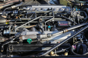 Nur mal schnell die Zündkerzen wechseln? Viel Vergnügen!