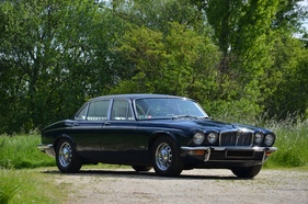 Jaguar XJ V12 5.3 (1975) - als Lot 208 angeboten an der Artcurial Le Mans Classic Versteigerung am 5. Juli 2014