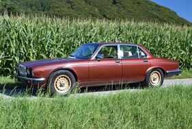 Jaguar XJ12 5,3 HE (1982) - angeboten an der Versteigerung der Oldtimer Galerie Toffen am 26. November 2016