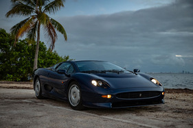 Jaguar XJ220 (1994) - Lot 018 at the RM/Sotheby's auction in New York on December 8, 2023