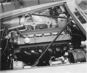 Jaguar XJ6 (1969) - im Detail weiterentwickelter Sechszylindermotor mit zwei obenliegenden Nockenwellen - Genfer Automobilsalon 1969