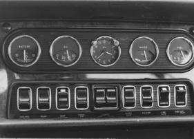 Jaguar XJ6 (1969) - umfangreich instrumentiert, klar beschriftet