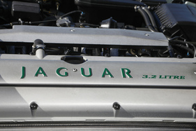 Jaguar XJ6 3.2 Executive (1997) - 211 PS leistet der Reihensechser bei 5400 U/min