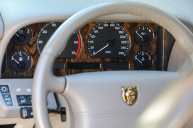 Jaguar XJ6 3.2 Executive (1997) - Tacho bis 260 km/h