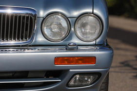 Jaguar XJ6 3.2 Executive (1997) - die Doppelscheinwerfer unterscheiden ihn deutlich vom Vorgänger