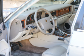 Jaguar XJ6 3.2 Executive (1997) - die Interieurfarbe heisst "Oatmeal"