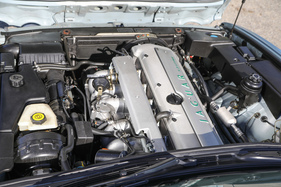 Jaguar XJ6 3.2 Executive (1997) - klassischer Motorenbau - sechs Zylinder in Reihe