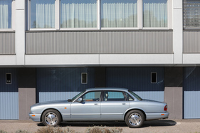 Jaguar XJ6 3.2 Executive (1997) - knapp über fünf Meter lang ist die Limousine