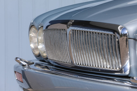 Jaguar XJ6 3.2 Executive (1997) - viel Chrom an der Front