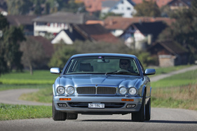 Jaguar XJ6 3.2 Executive (1997) - wirkt deutlich leichtfüssiger als ein Gewicht von 1,8 Tonnen erwarten liessen