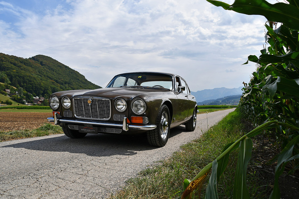 Bild Jaguar XJ6 4.2-Litre Series 1 (1971) - als Lot 174 an der Versteigerung der Oldtimer Galerie Toffen am 14. Oktober 2023 angeboten