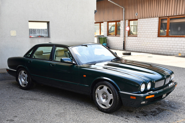 Jaguar XJR 4.0 Supercharged (1995) - als Lot 28 an der Versteigerung der Oldtimer Galerie in Toffen am 19. Oktober 2019