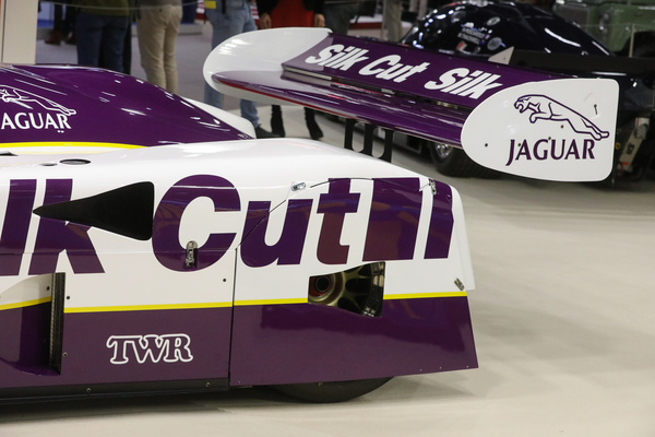 Jaguar XJR-9 (1986) – mit verschalten Rädern und Flügelwerk – Rétromobile Paris 2025