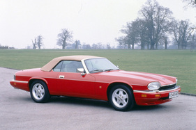 Jaguar XJS 4.0 Convertible (1993) – seit Mai 1992 mit lackierten Stossfängern