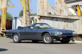 Jaguar XJS V12 5.3 HE Cabriolet (1992) - Lot 030 an der Artcurial „Automobiles sur les Champs" Versteigerung 2024 (1992)