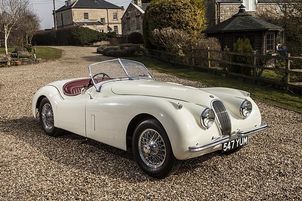 Bild Jaguar XK 120 (1952) - 120 Meilen schnell und wunderschön - an der Bonhams Versteigerung im RF Museum in Hendon am 29. April 2013