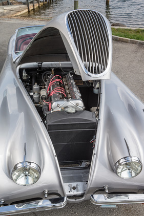 Jaguar XK 120 (1952) - der Reihensechszylindermotor ist längs eingebaut