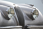 Jaguar XK 120 (1952) - im Gegensatz zu seinen Vorgängern wies der XK 120 integrierte Scheinwerfer auf