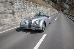 Jaguar XK 120 (1952) - in Fahrt Jaguar XK 120 (1952) - in Fahrt