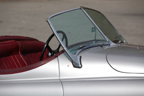 Jaguar XK 120 (1952) - zweigeteilte Windschutzscheibe mit dünnem Rahmen