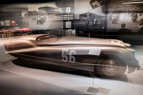 Jaguar XK 120 Alu (1949) - in der Ausstellung - Sonderschau "Grand Prix Suisse 1934–54 - Bern im Rennfieber" im Bernischen Historischen Museum