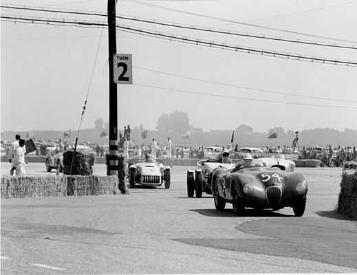 Jaguar XK 120 C (1952) - Jack Douglas bei einem Rennen in Santa_Barbara