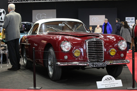 Jaguar XK 120 Flying Jaguar" (1952) - der Farina-Aufbau war elegant und moderner als die Werkskarosserie - Rétromobile Paris 2019