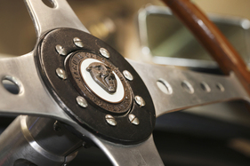 Jaguar XK 120 Hansgen Special (1953) – Macht keinen Hehl aus dem Ursprung - Jaguar Growler auf der Lenkradnabe